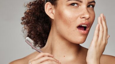 4 причины неприятного запаха изо рта и что с этим делать